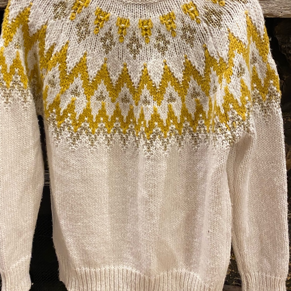 Warm, thick cream sweater. Oversized. Needs to be depilled, otherwise good. - Picture 5 of 6